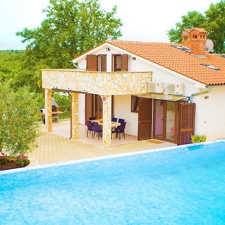 Villa Lara Karojba Szoba fotó