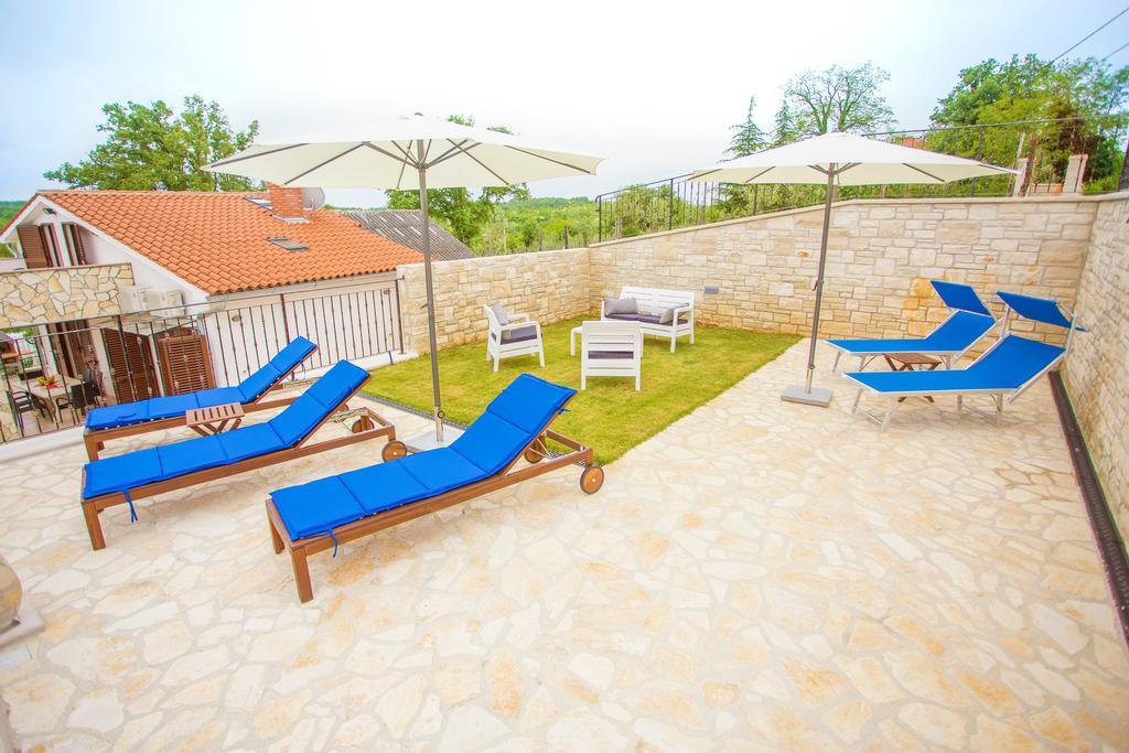 Villa Lara Karojba Szoba fotó