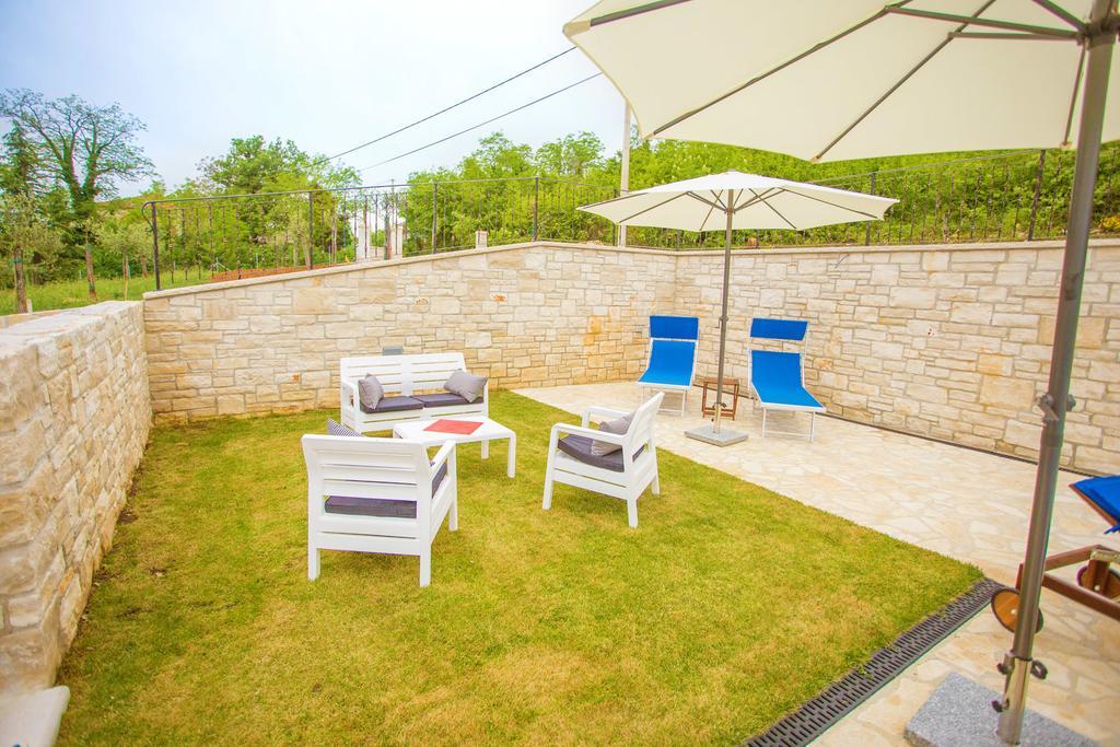 Villa Lara Karojba Szoba fotó