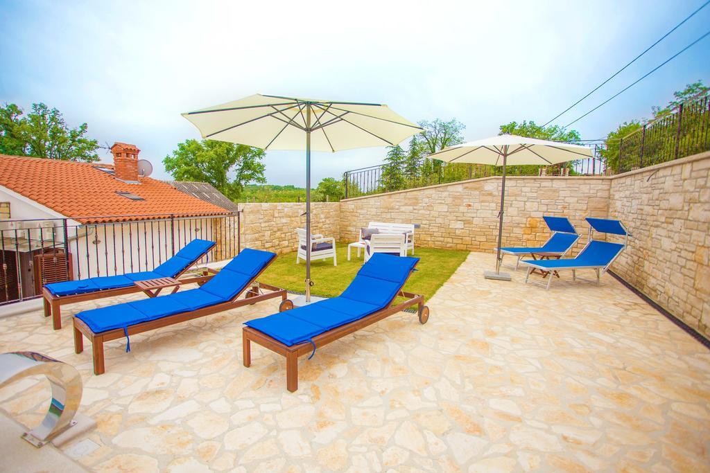 Villa Lara Karojba Szoba fotó