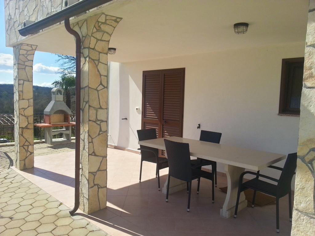 Villa Lara Karojba Szoba fotó