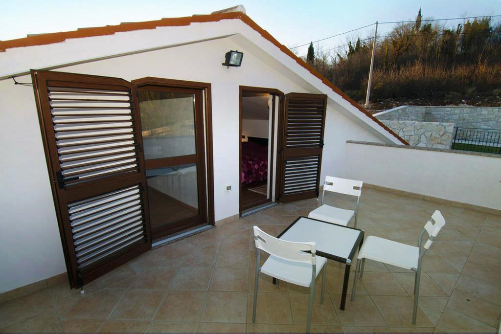 Villa Lara Karojba Szoba fotó