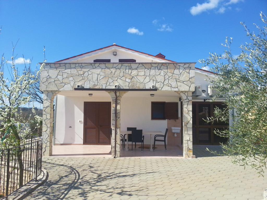 Villa Lara Karojba Szoba fotó