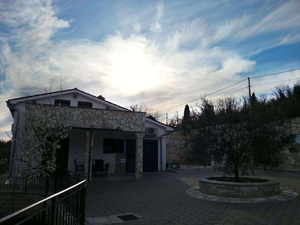 Villa Lara Karojba Szoba fotó